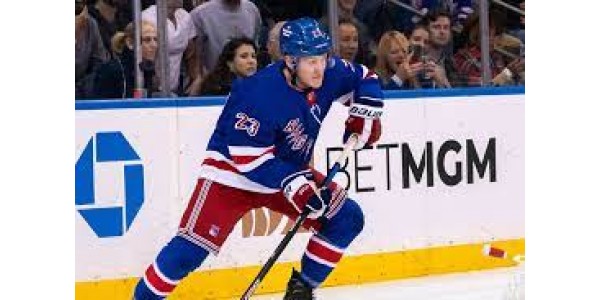 Adam Fox går med på ett sjuårskontrakt med New York Rangers